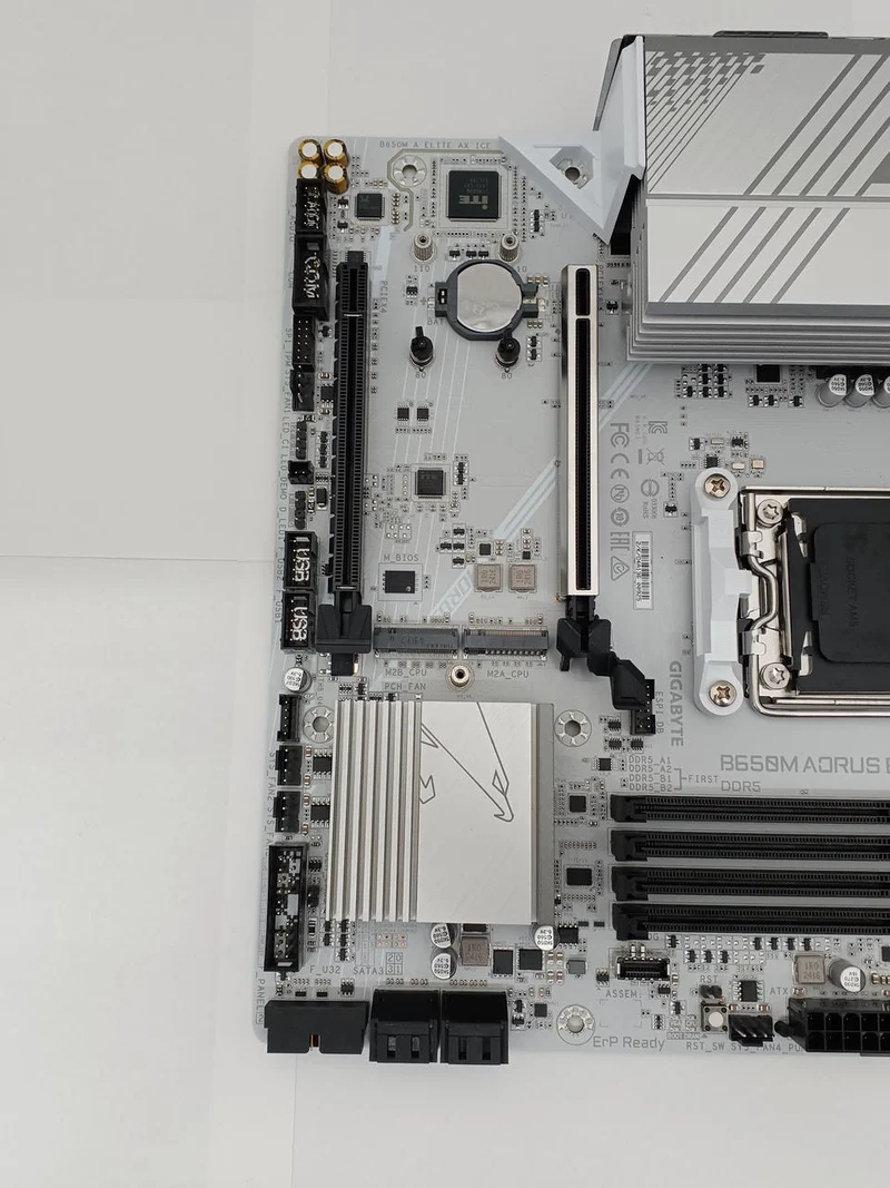 Carte mère GIGABYTE B650M AORUS ELITE AX