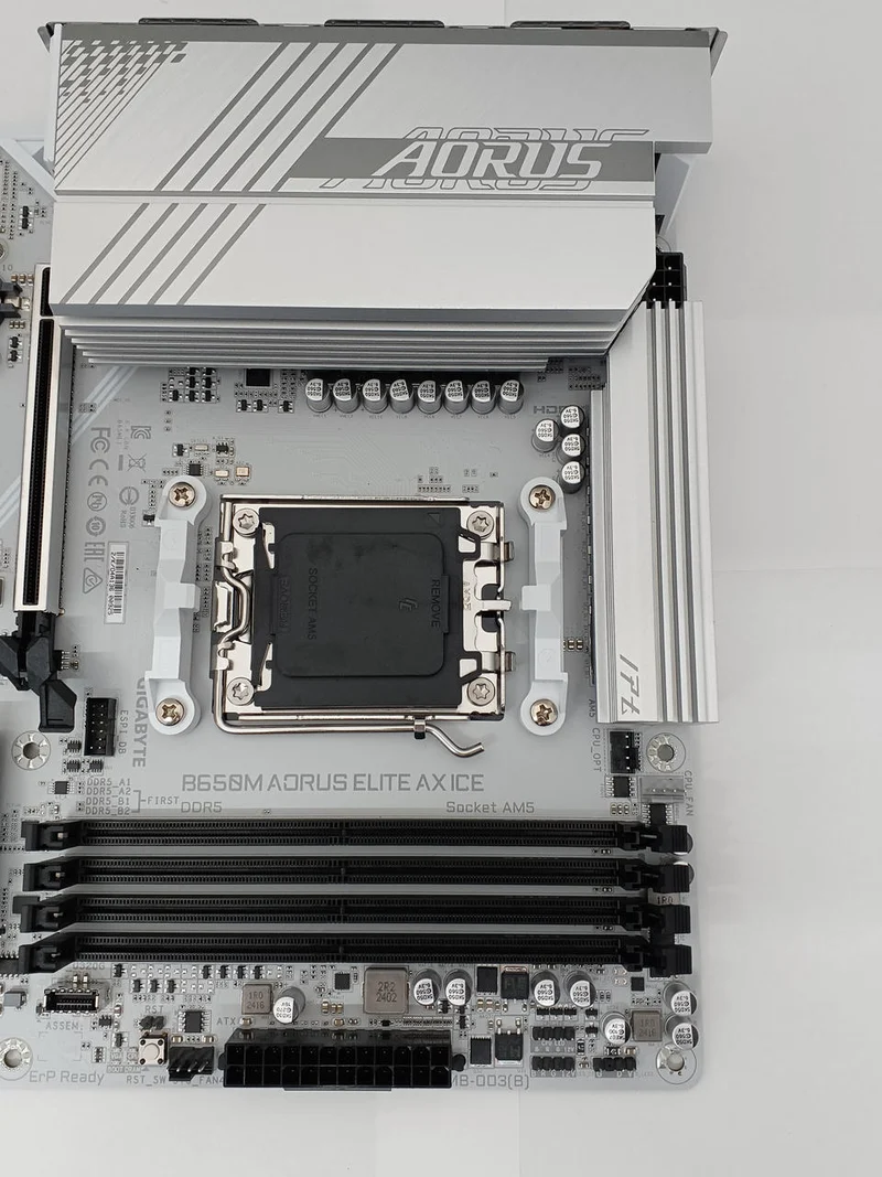Carte mère GIGABYTE B650M AORUS ELITE AX