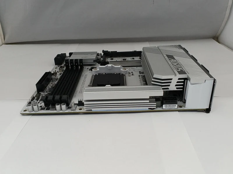 Carte mère GIGABYTE B650M AORUS ELITE AX