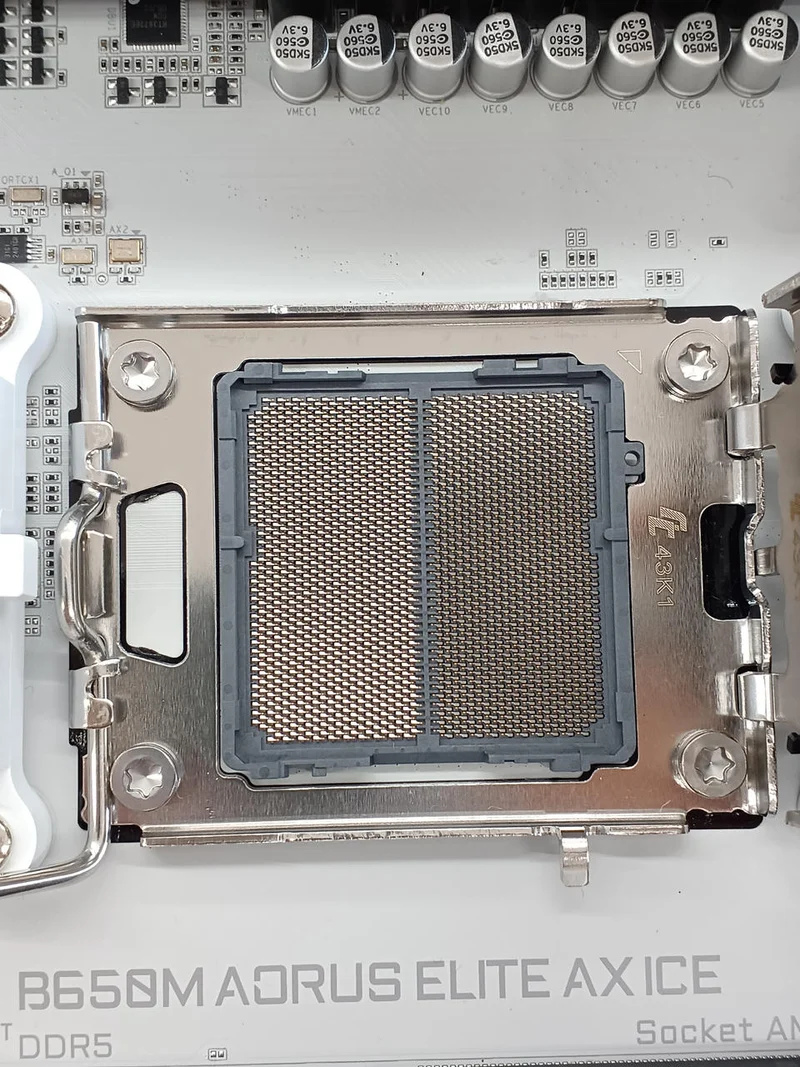 Carte mère GIGABYTE B650M AORUS ELITE AX