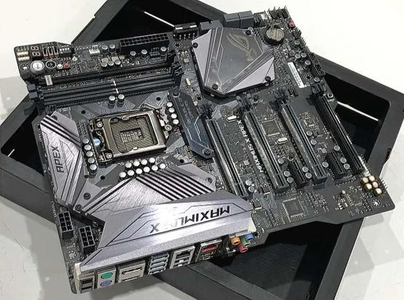 Carte mère ASUS ROG MAXIMUS X APEX compatible Intel