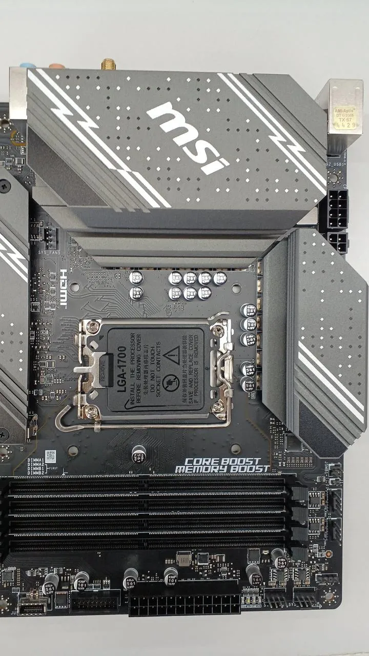 Carte mère MSI compatible Intel B760 GAMING PLUS WIFI