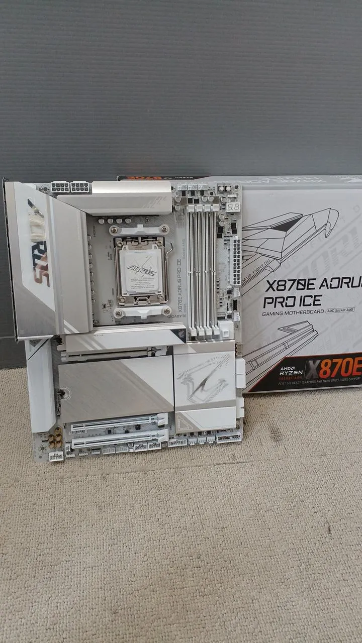 Carte mère GIGABYTE X870E AORUS PRO ICE