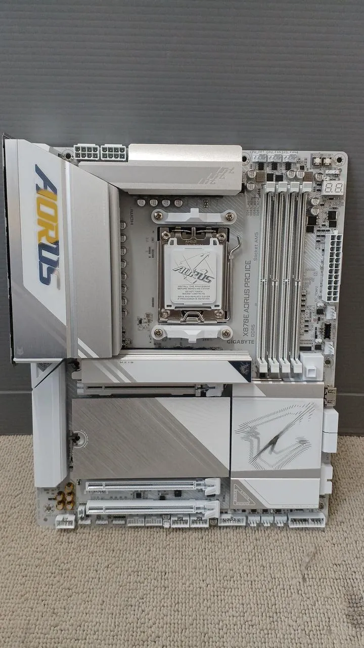 GIGABYTE Motherboard X870E AORUS PRO ICE