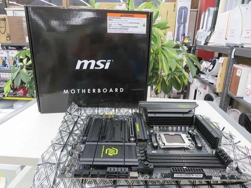 MSI AMD-compatible motherboard MAG X870 TOMAHAWK WIFI