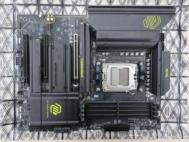 MSI AMD-compatible motherboard MAG X870 TOMAHAWK WIFI