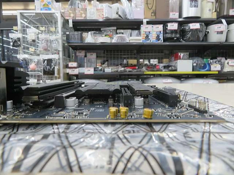 MSI AMD-compatible motherboard MAG X870 TOMAHAWK WIFI