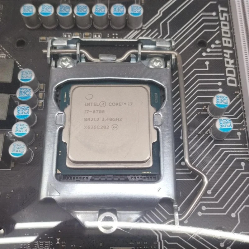 Carte mère et processeur MSI B150M BAZOOKA/I7-6700