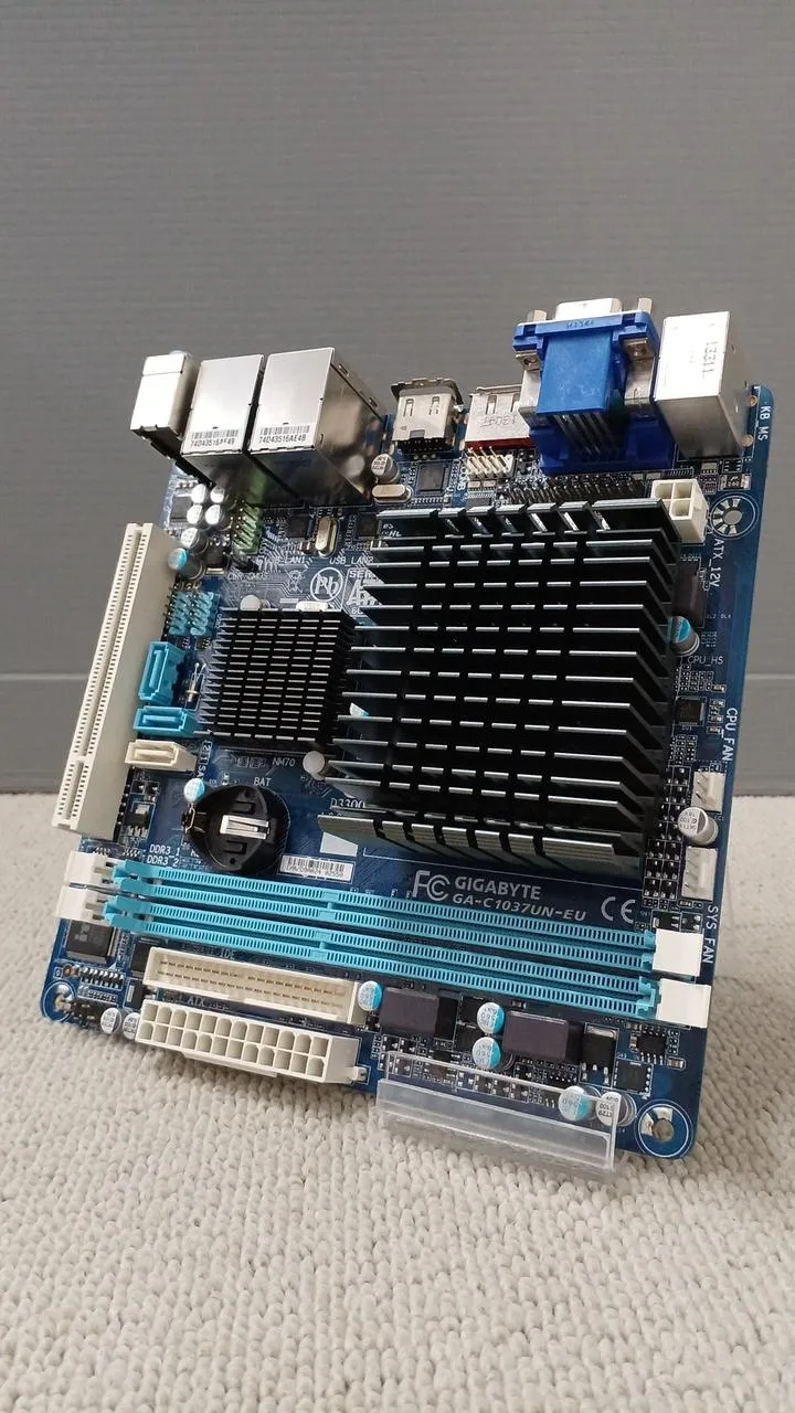 [JUNK] GIGABYTE Motherboard GA-C1037UN-EU
