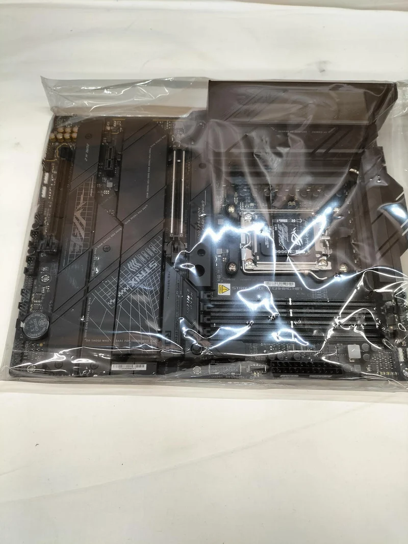 Carte mère ASUS ROG STRIX X670E-F compatible AMD