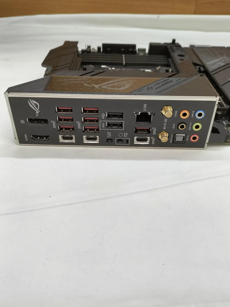 Carte mère ASUS ROG STRIX X670E-F compatible AMD