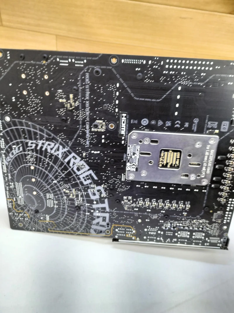Carte mère ASUS ROG STRIX X670E-F compatible AMD