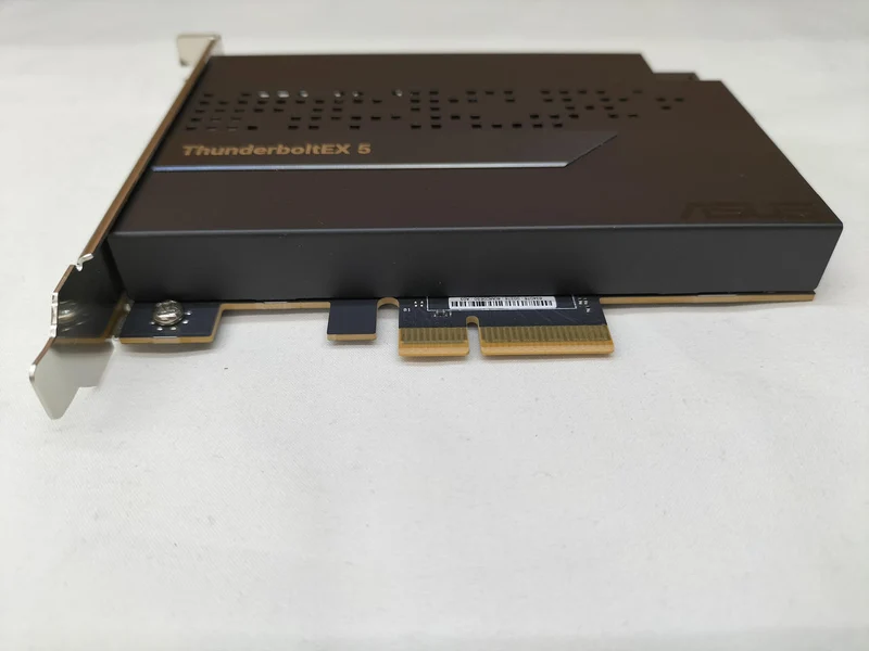 Carte d'interface ASUS : THUNDERBOLT EX5