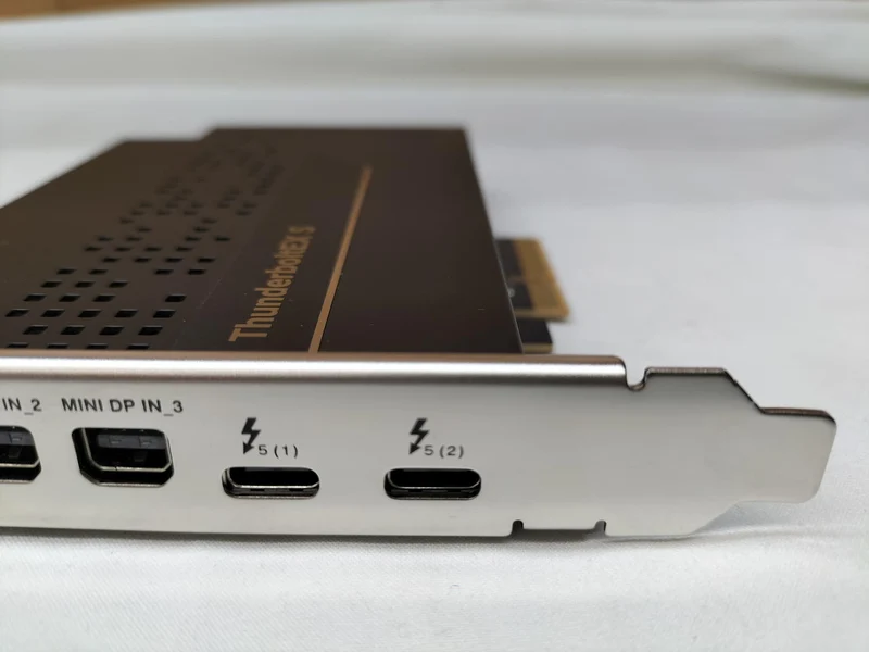 Carte d'interface ASUS : THUNDERBOLT EX5