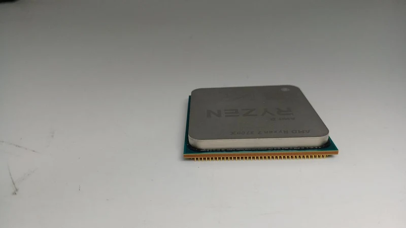 Processeur AMD Ryzen 7 3700X