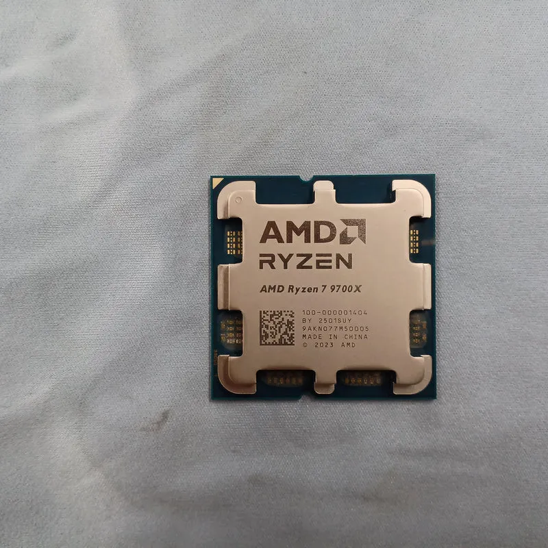 AMD CPU RYZEN 7 9700X