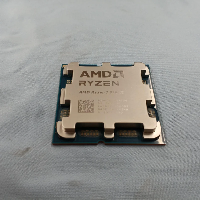 AMD CPU RYZEN 7 9700X
