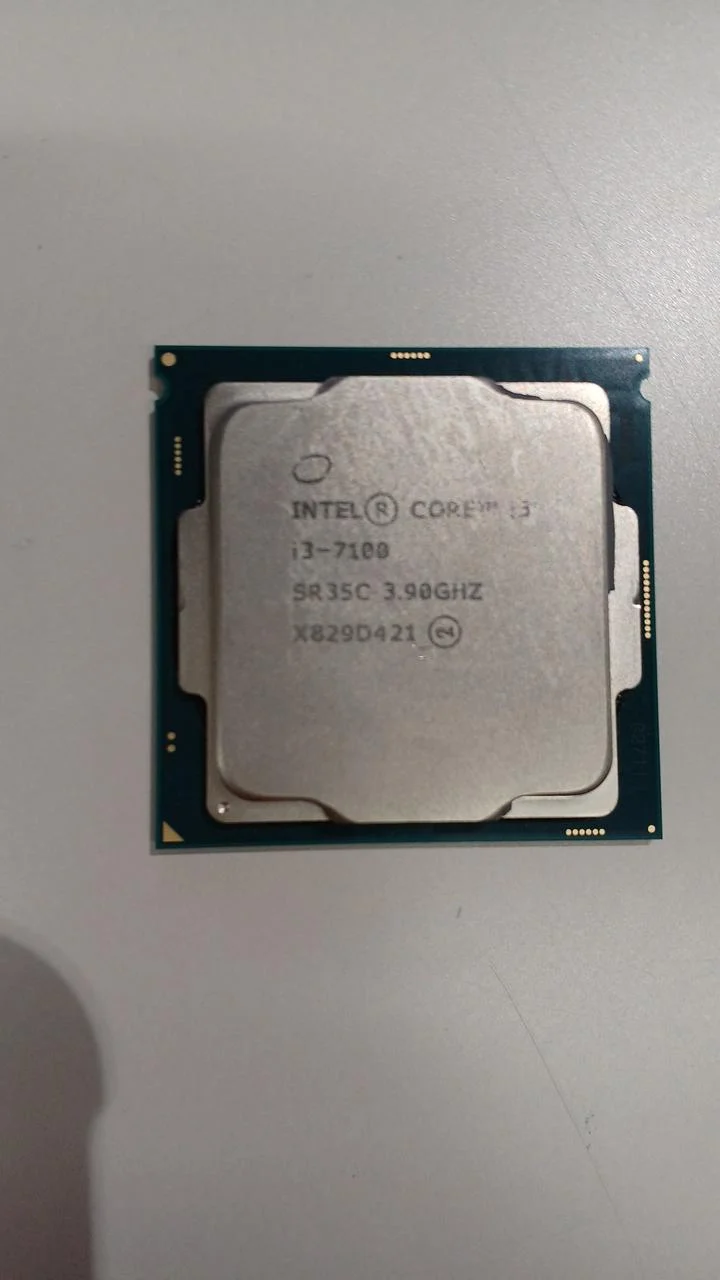 Processeur Intel Core i3-7100 à 3.9 GHz