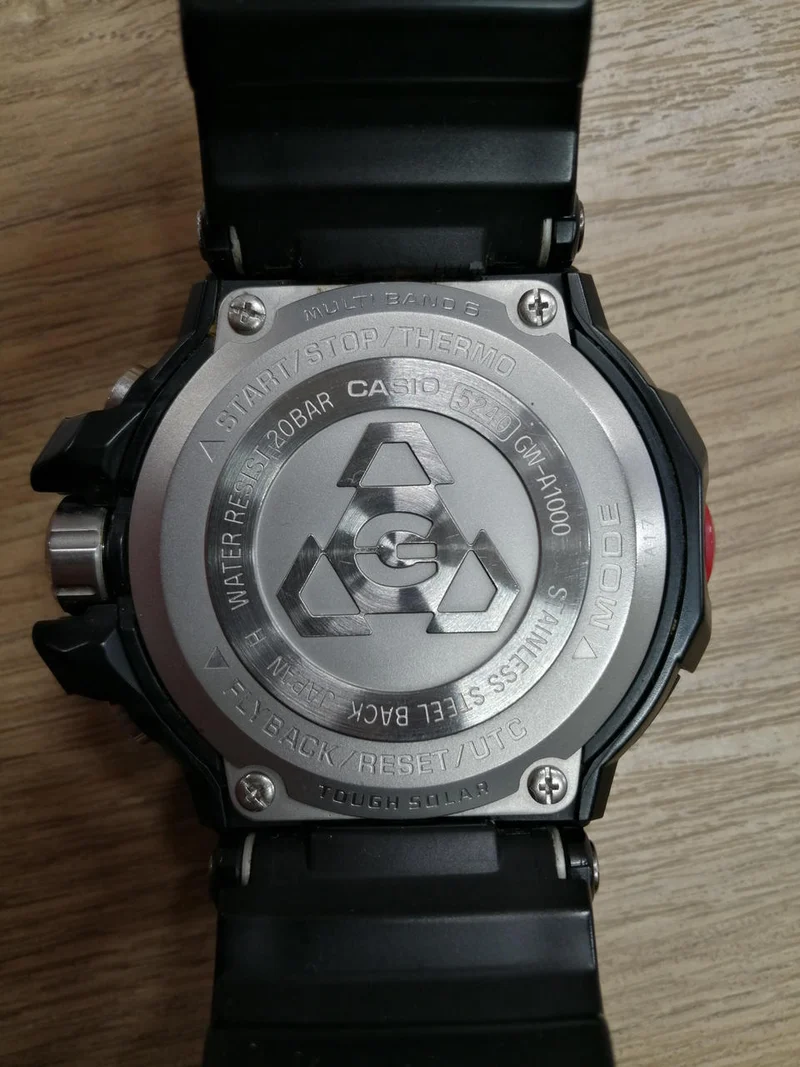 CASIO G-SHOCK NOIR/GW-A1000/Rayures