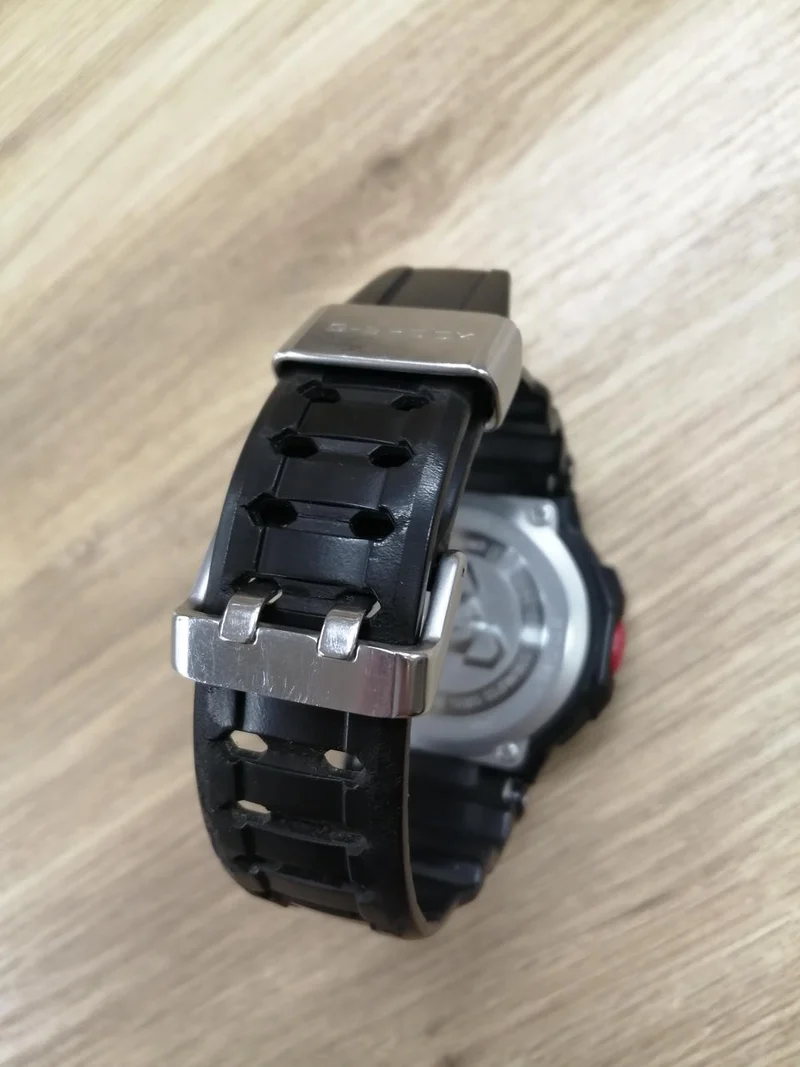 CASIO G-SHOCK NOIR/GW-A1000/Rayures