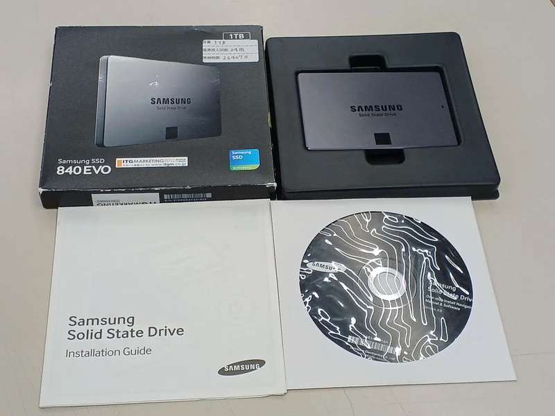 SSD SAMSUNG 1 To MZ-7TE1T0B/IT