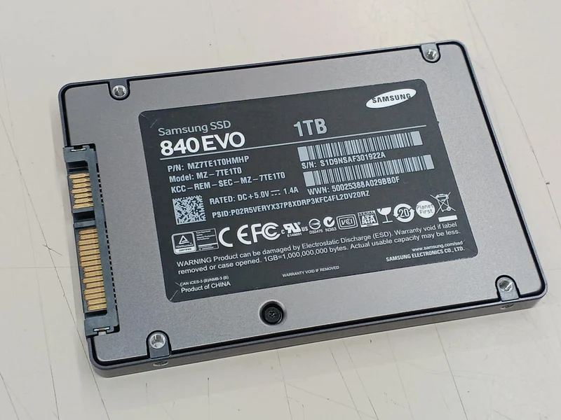 SSD SAMSUNG 1 To MZ-7TE1T0B/IT