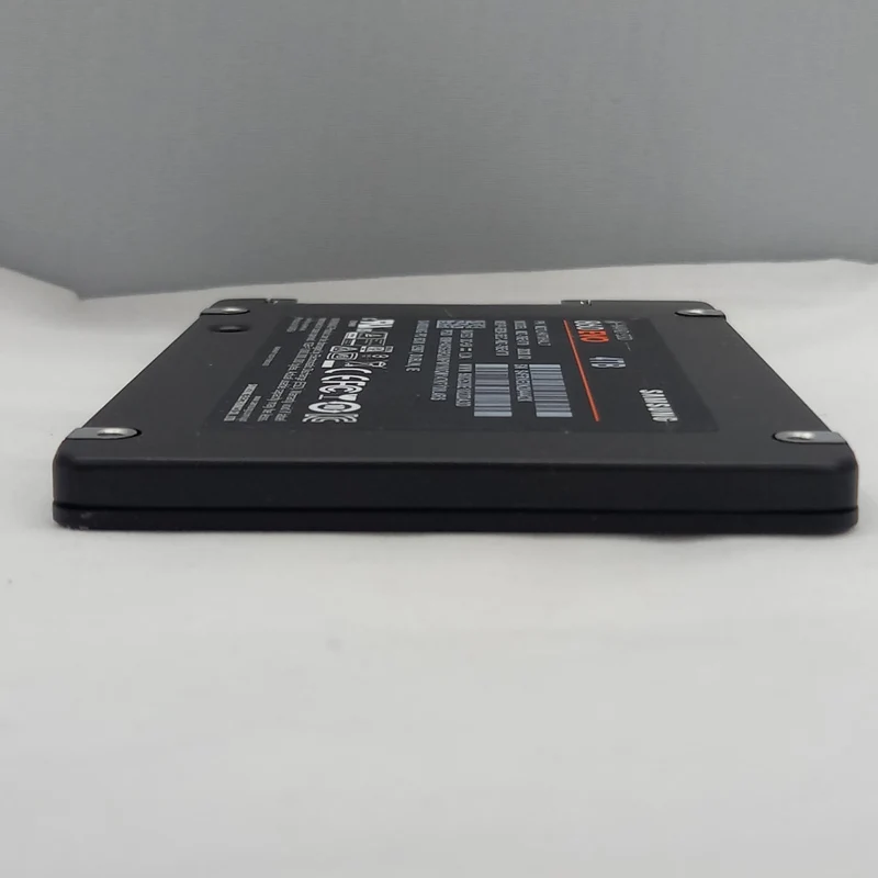 SAMSUNG SSD 4TB MZ-76E4T0