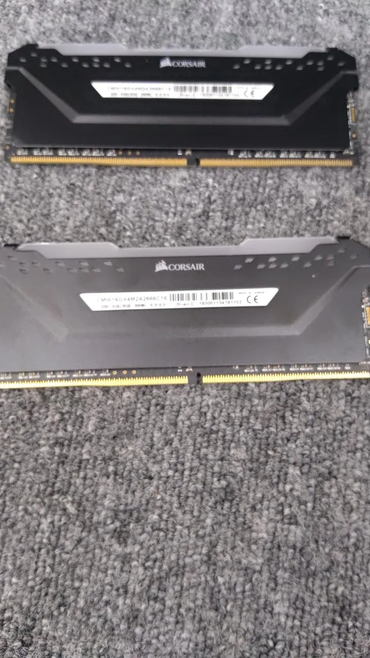 CORSAIR Memory CMW16GX4M2A2666C16W