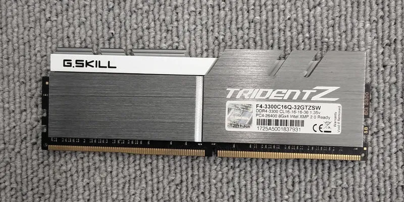 Mémoire G.SKILL F4-3300C16Q-32GTZSW