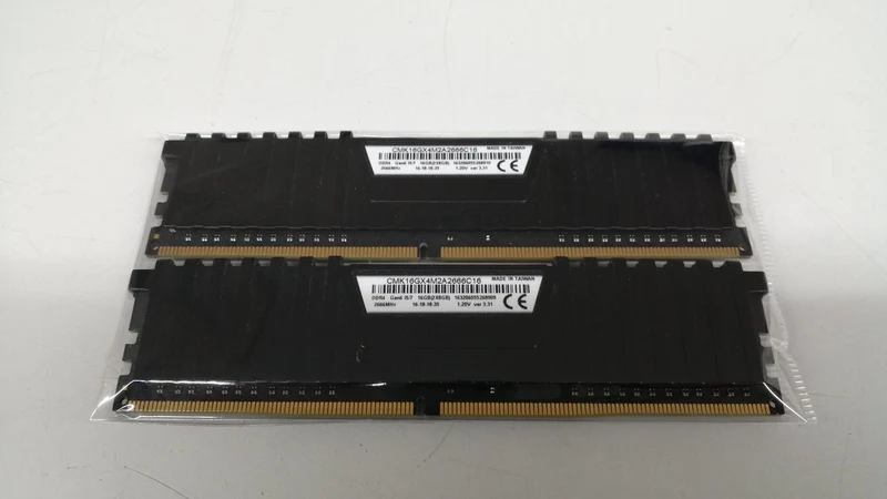 CORSAIR Memory CMK16GX4M2A2666C16