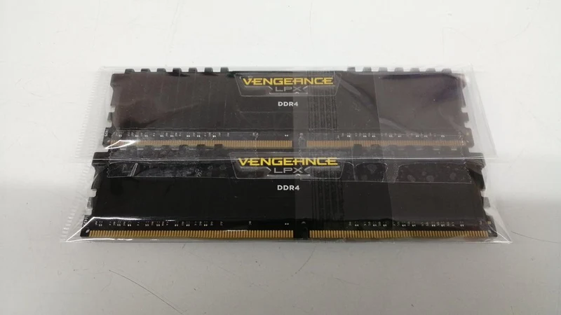 CORSAIR Memory CMK16GX4M2A2666C16