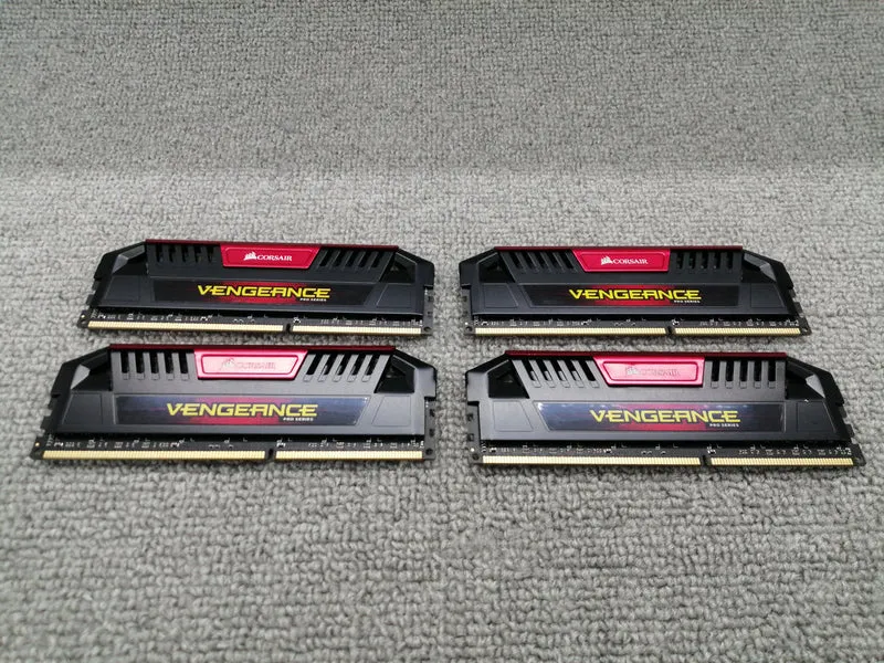 Mémoire CORSAIR (DDR3L 8 Go × 4) CMY32GX3M4C1866C10R