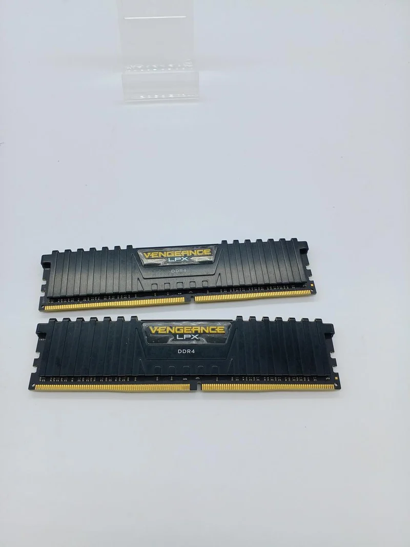 Mémoire CORSAIR CMK64GX4M8B3200C16