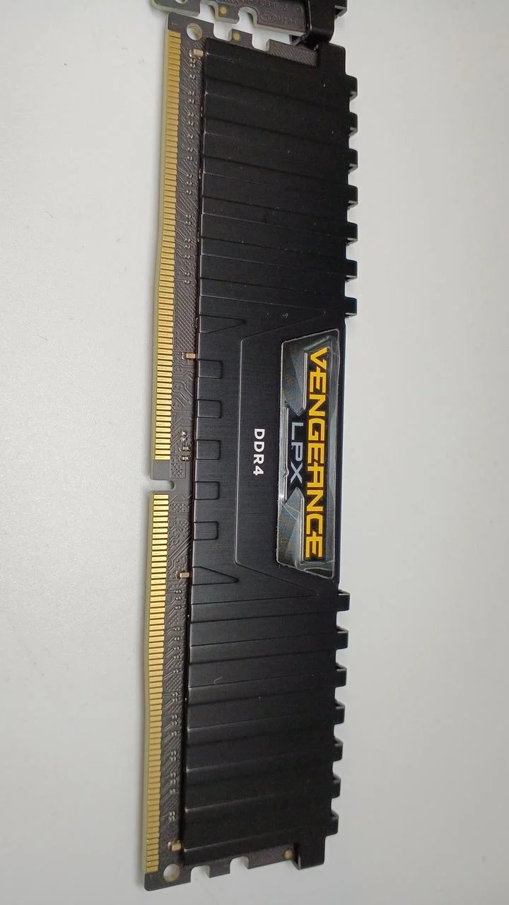 Mémoire CORSAIR CMK32GX4M2C3200C18