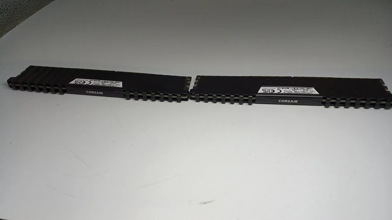 Mémoire CORSAIR CMK32GX4M2C3200C18
