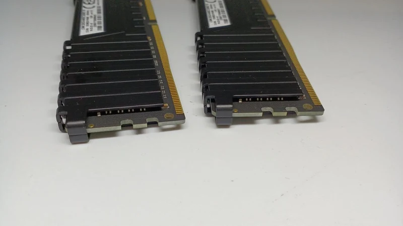 Mémoire CORSAIR CMK32GX4M2C3200C18