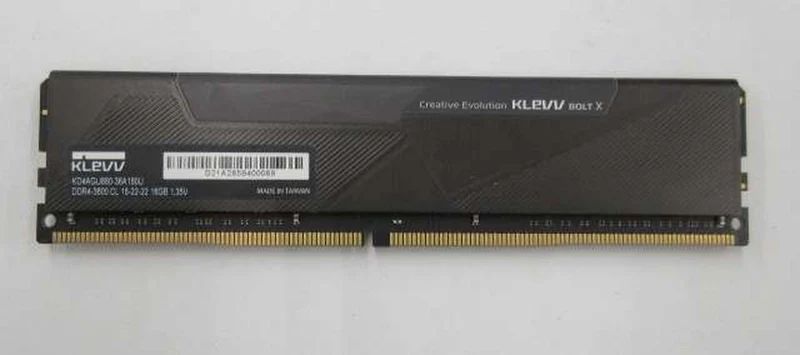 KLEVV DDR4-3600 16 Go KD4AGU880-36A180U