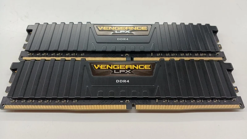 CORSAIR PC Memory CMK16G4M2A2666C16