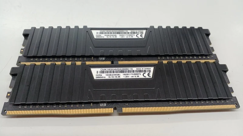 CORSAIR PC Memory CMK16G4M2A2666C16