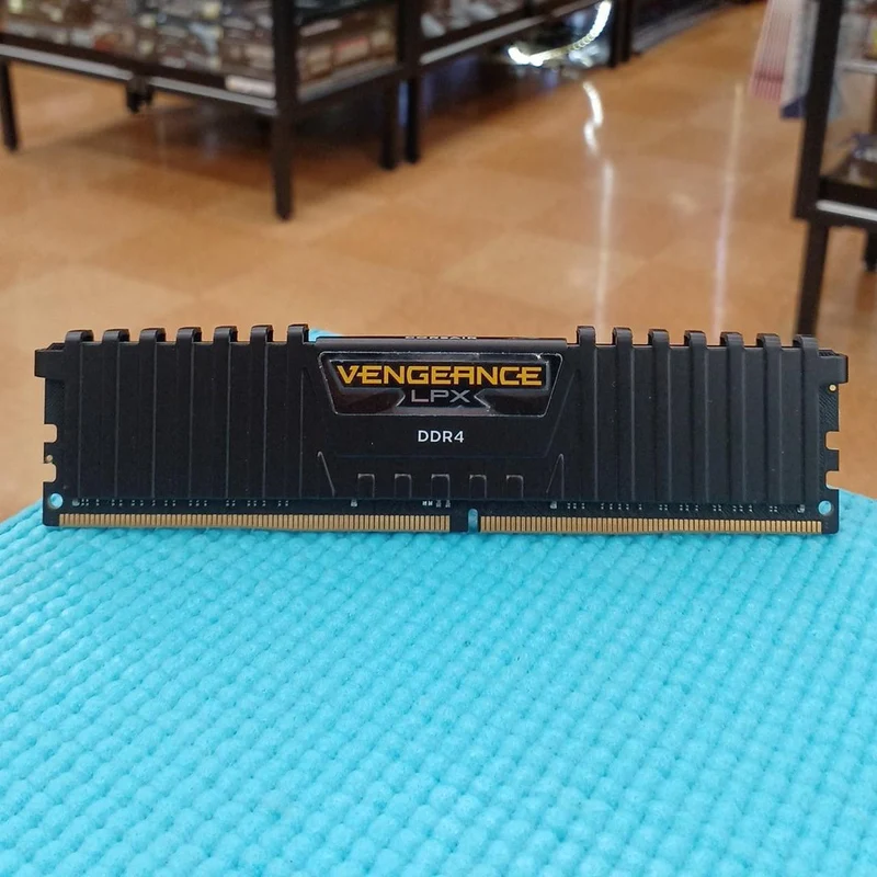Mémoire PC CORSAIR CMK32GX4M2A2666C16