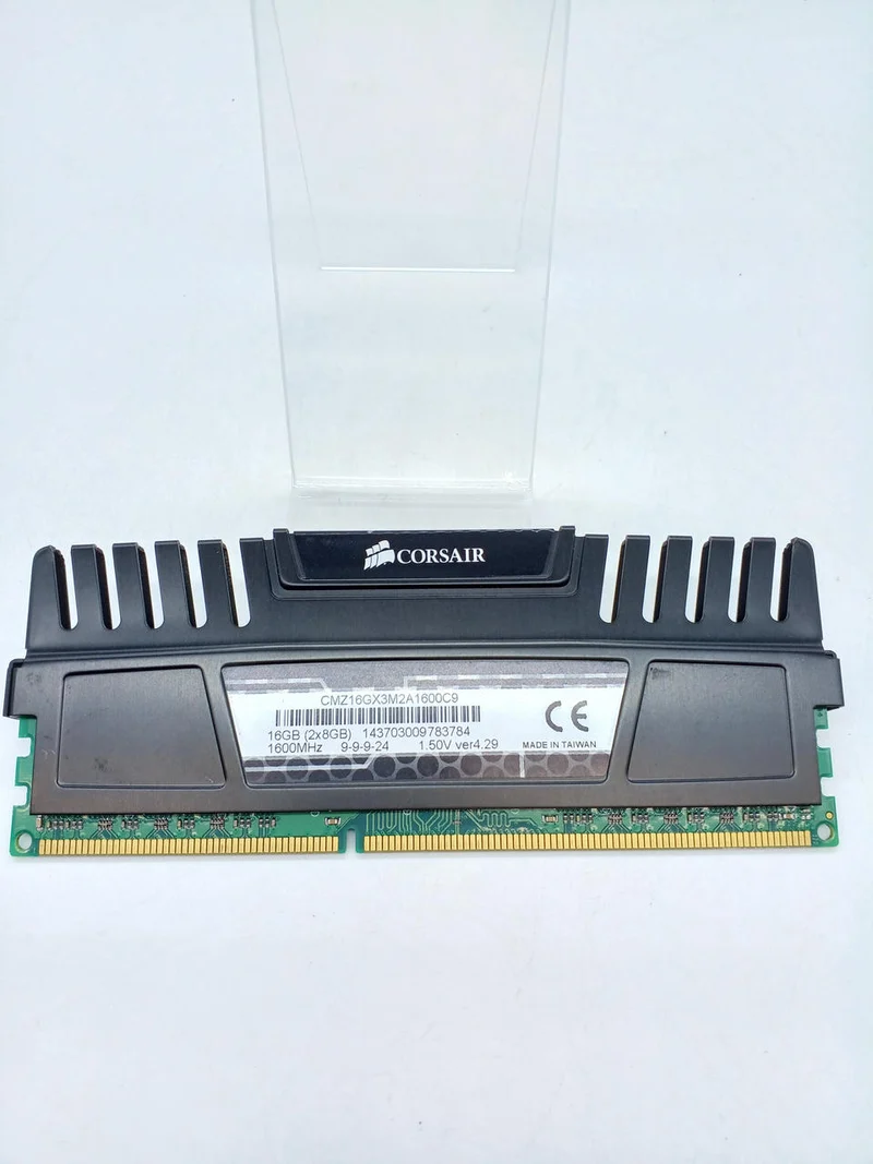 Mémoire CORSAIR : 1 × 8 Go CMZ16GX3M2A1600C9