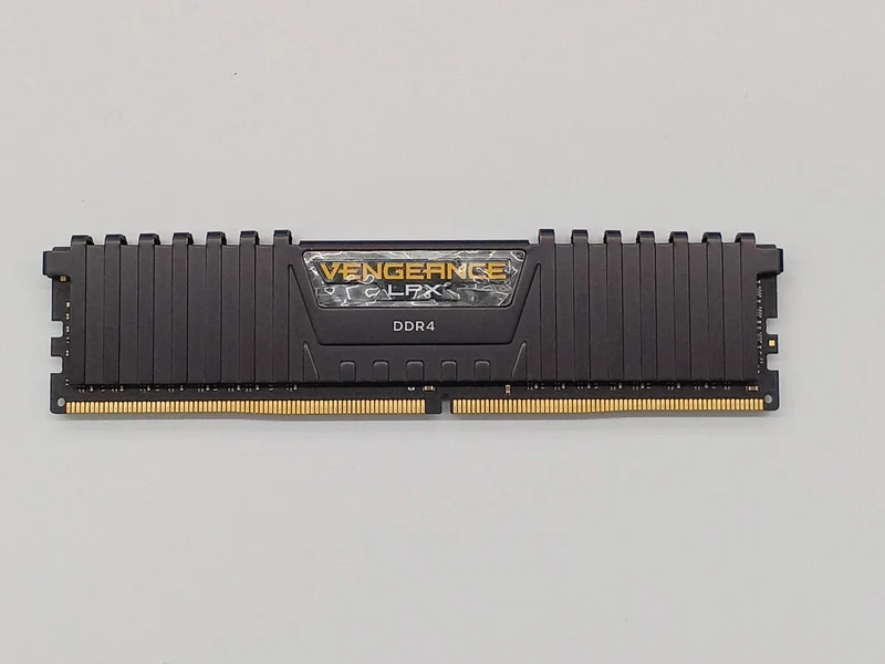Mémoire CORSAIR DDR4 CMK32GX4M2E3200C16