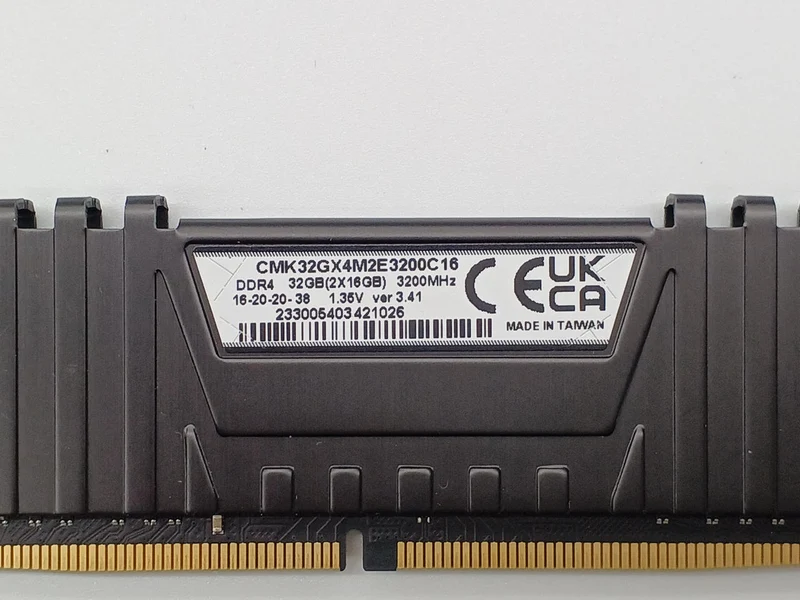 Mémoire CORSAIR DDR4 CMK32GX4M2E3200C16