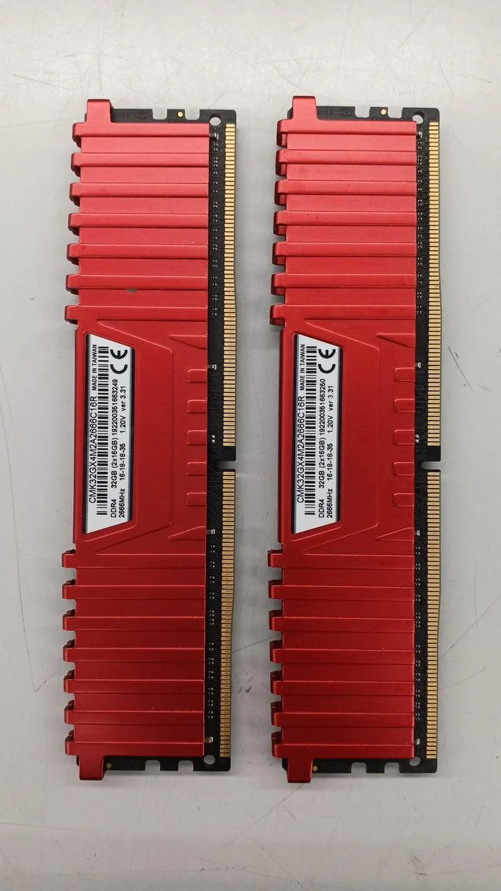 Mémoire de bureau CORSAIR CMK32GX4M2A2666C16R