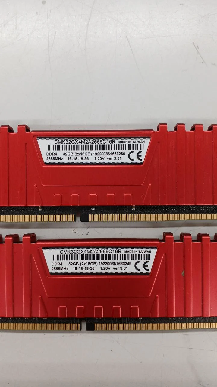 Mémoire de bureau CORSAIR CMK32GX4M2A2666C16R
