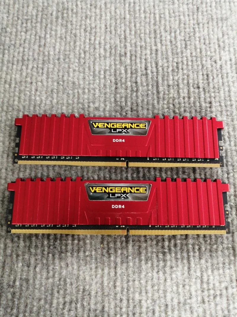 Mémoire PC CORSAIR CMK16GX4M2A2666C16R