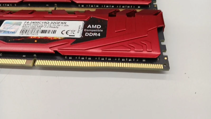 G.SKILL DDR4 8 Go x2 F4-2400C15Q-32GFXR