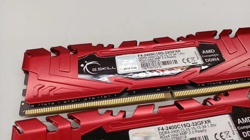 G.SKILL DDR4 8 Go x2 F4-2400C15Q-32GFXR