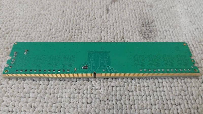 Mémoire CRUCIAL W4U2400CM-8G
