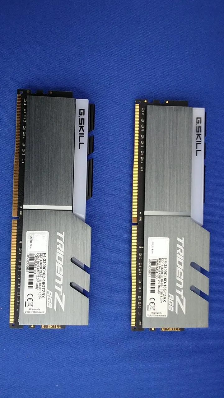 [À DÉCHETER] Carte mémoire G.SKILL DDR4 F4-3200C16D-16GTZRX